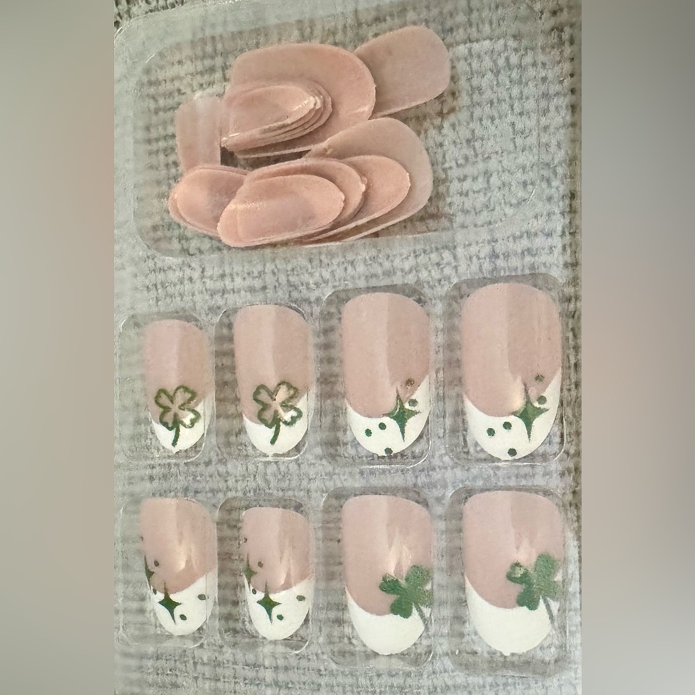 St. Patrick's Day Press-On Nails - Picture 4 of 5